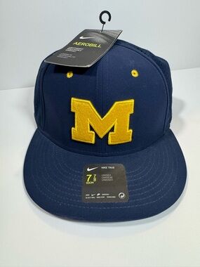 NWT Nike Aerobill Michigan Wolverines Performance Truefit 'M' Hat